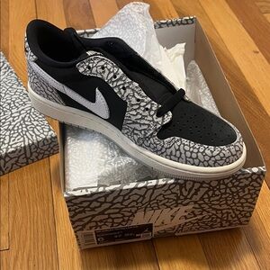 Nike Men's Black and White Patterned Sneakers